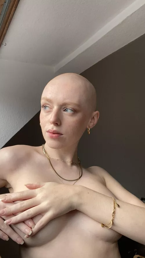 Fresh shaved head😝