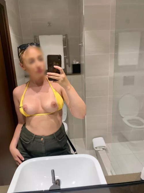 Hotel tit pic before the rave (f)