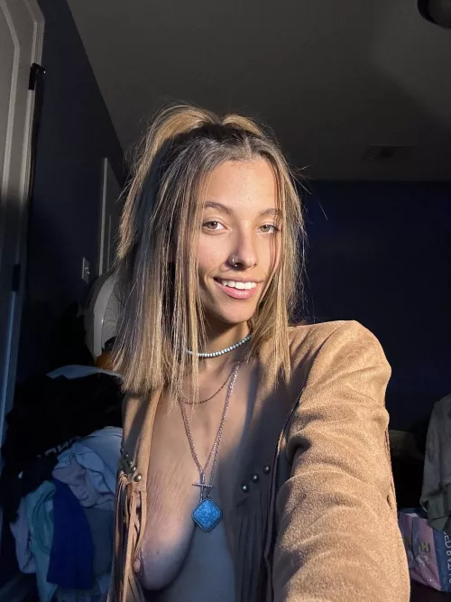 How come a lottaold menhate petite latinas?