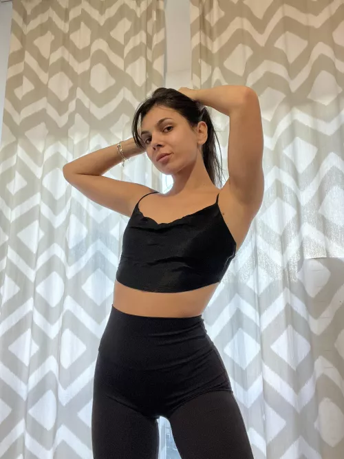 How's this top look on me?