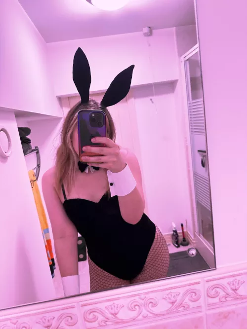 Im a bunny, duh! [F]