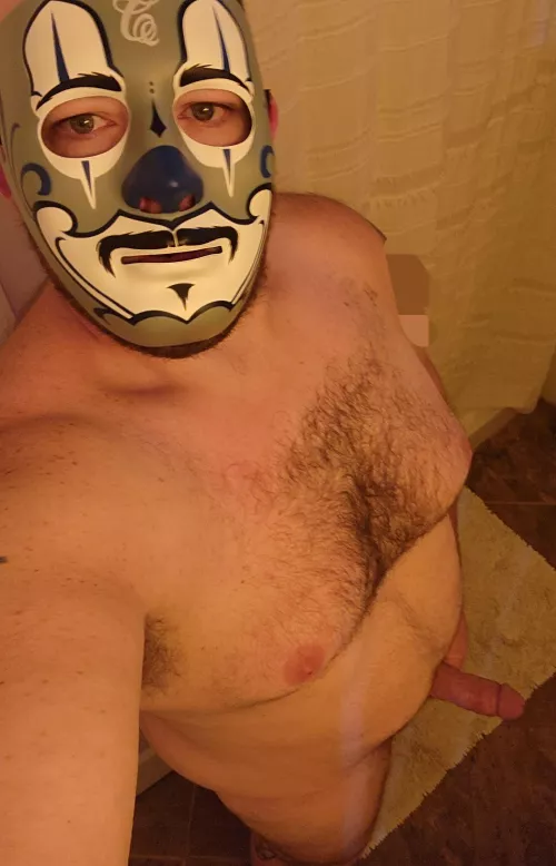 Loving those curvy women in costumes...43