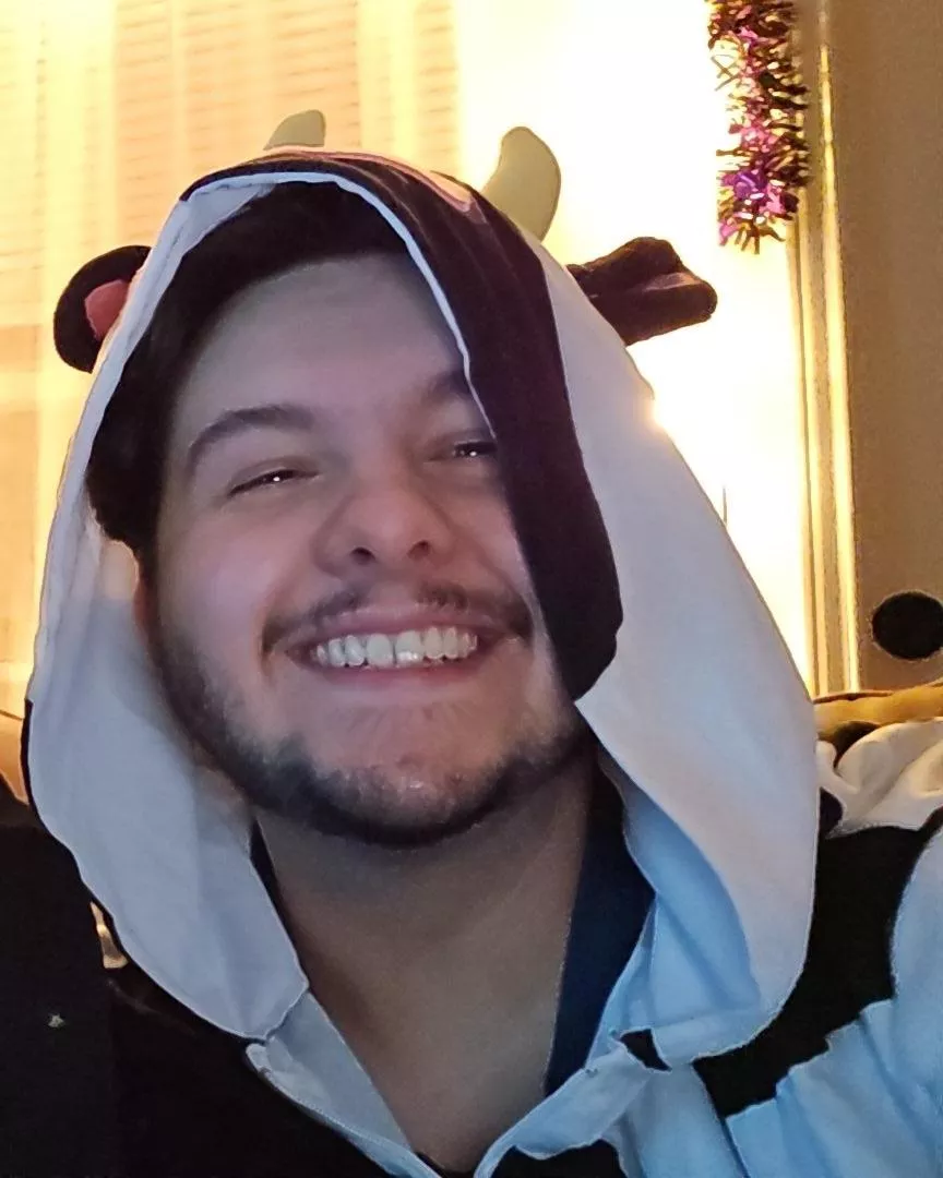 Need friends! I play PC games :)