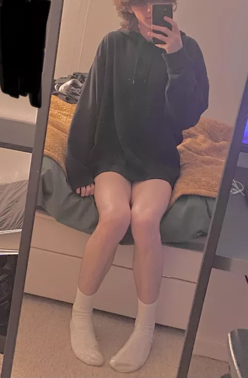 oversized jumpers are the best! :3 🖤