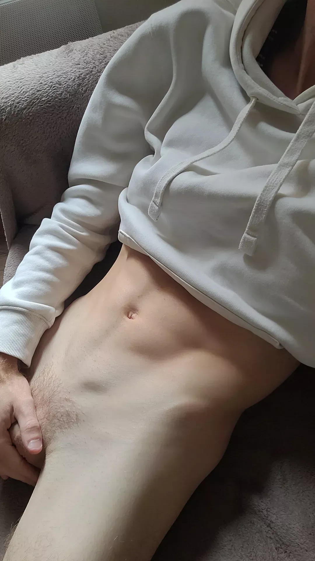 Should I take off my sweat-shirt or my hand ?