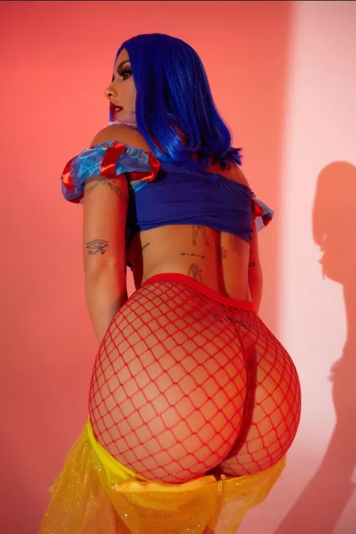 Such a slutty Snow White