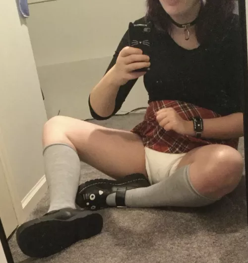 That diapered kinda punk? school babe look tho