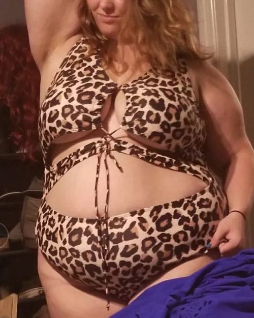 Thought you guys might like some underboob!