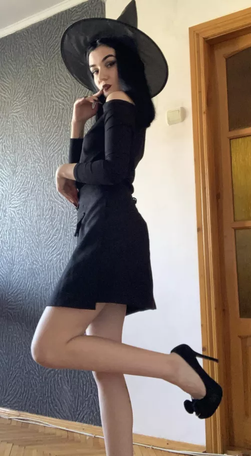 Trick or treat 👻🧙‍♀️