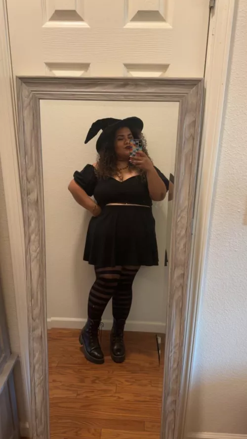 Trick or Treat 👻🎃🔮Smell My Feet, I Got Something You Can Eat 🤪