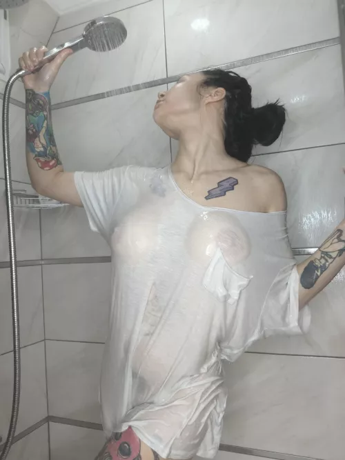 what's sexier than a wet white T-shirt?🤤