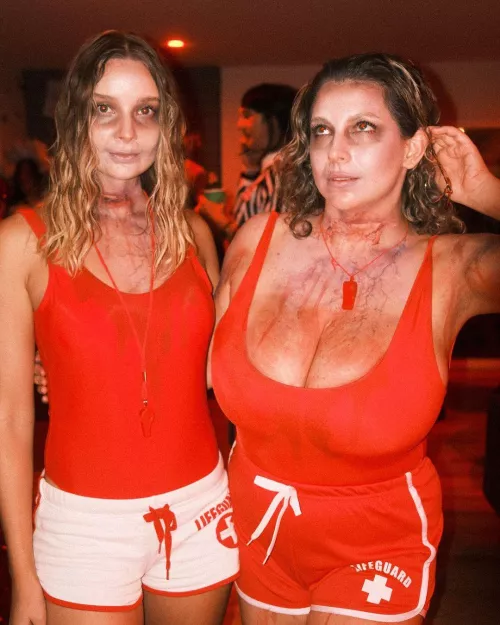 who wins the costume contest?