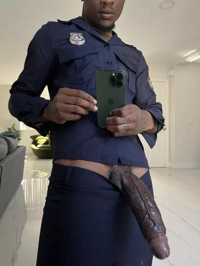 Who’s going to let me tie you up?😈