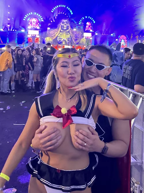 Would it be a rave without a boob grab?