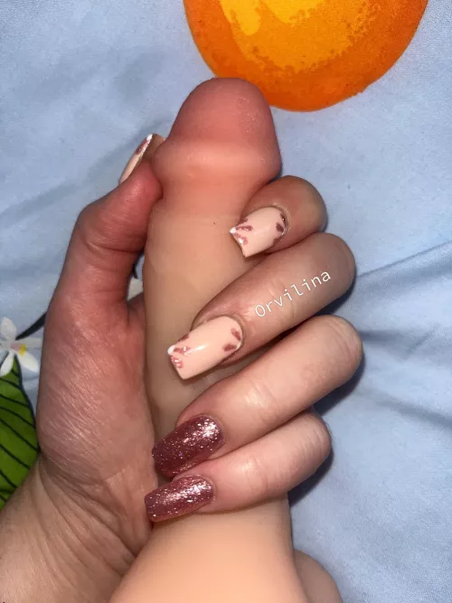 Your throbbing cock only deserves the prettiest of pink nails 💘💅