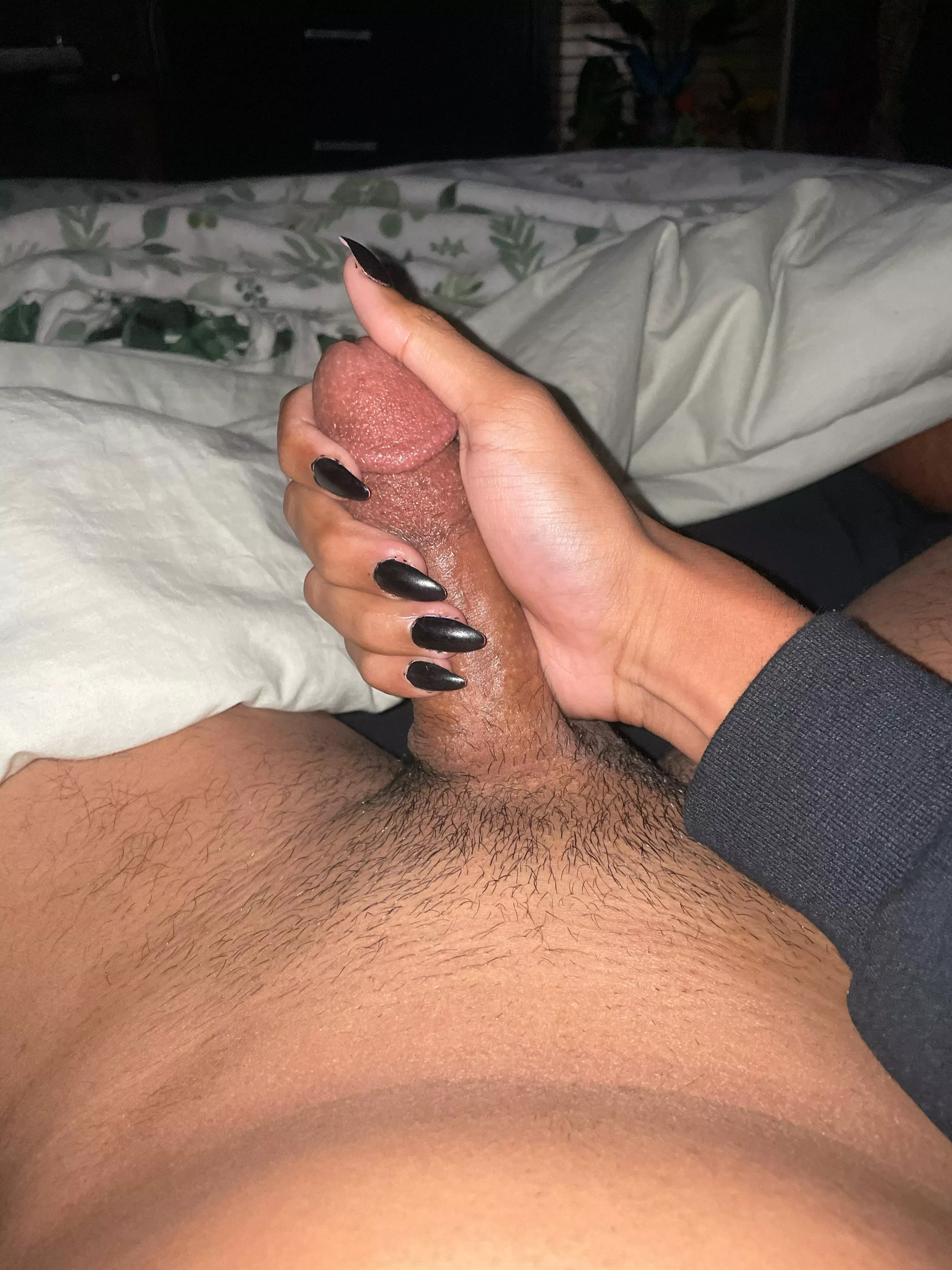 19 yo looking for thick cocks 18+ The older the better Add me: here9708