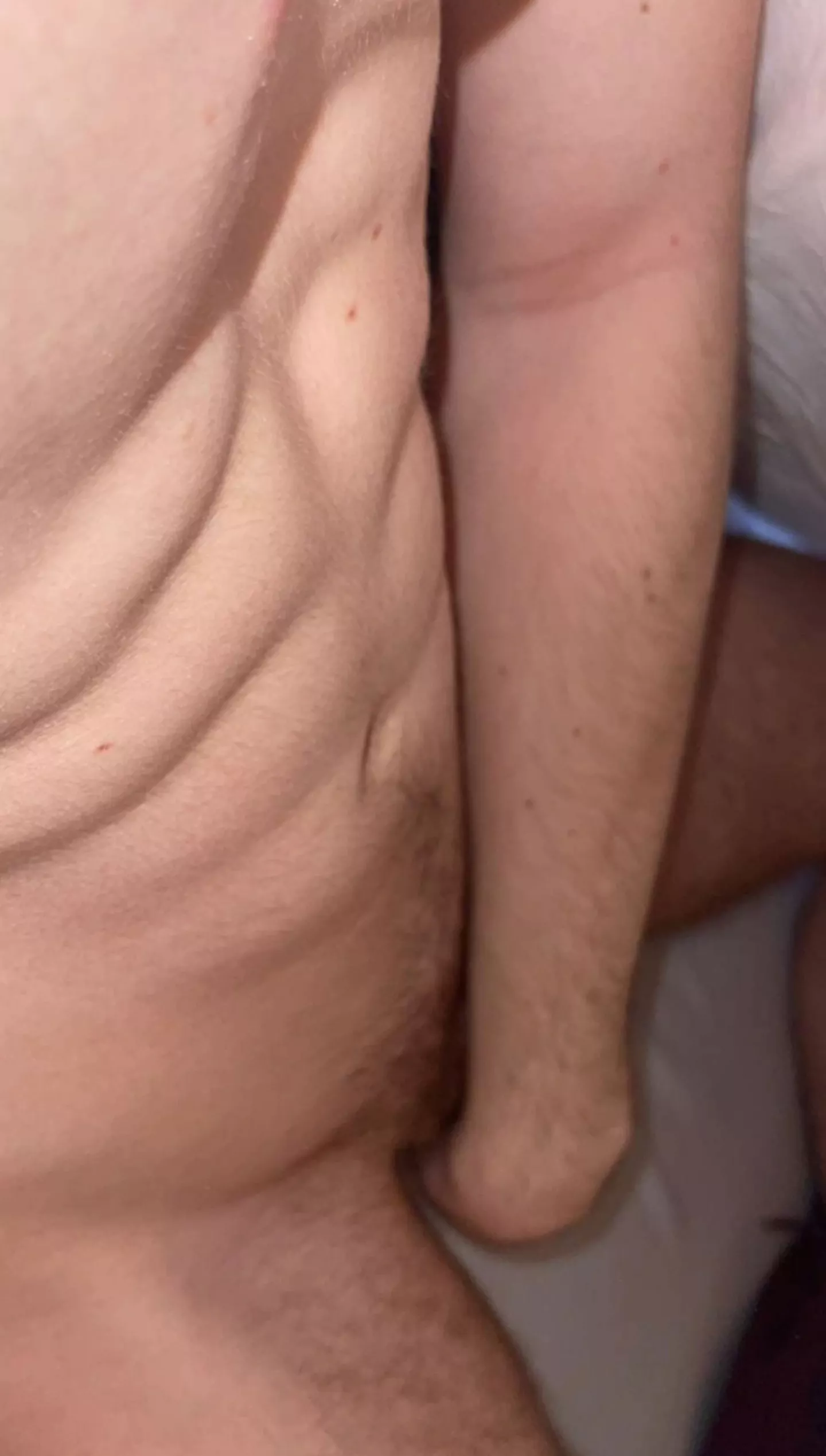 24 I just woke up, anyone wanna show me his muscles?