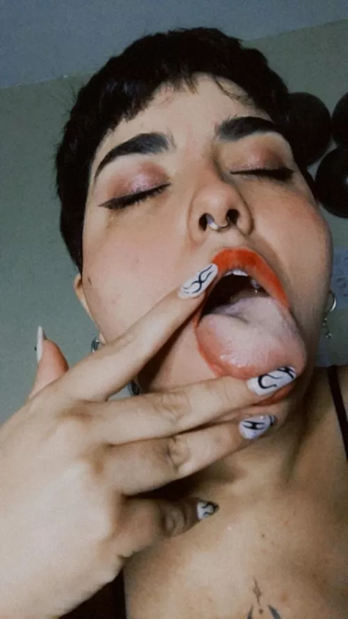 Do you like my nails daddy?