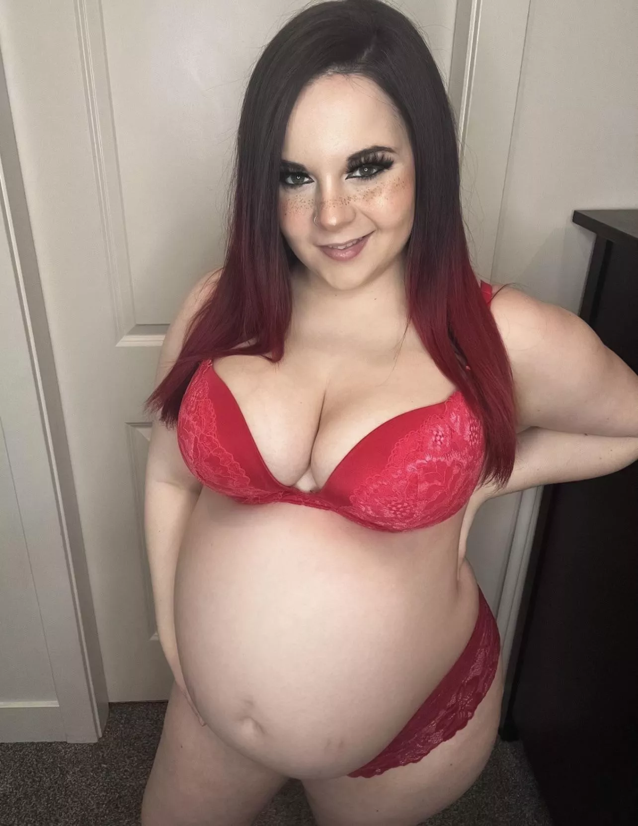 Do you like the shape of my pregnant tummy??