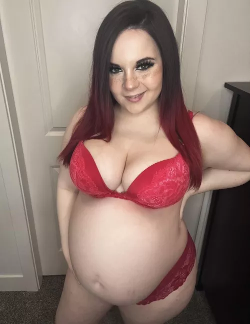 Do you like the shape of my pregnant tummy??