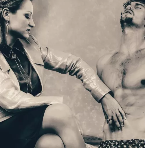 Exploring his body 💅