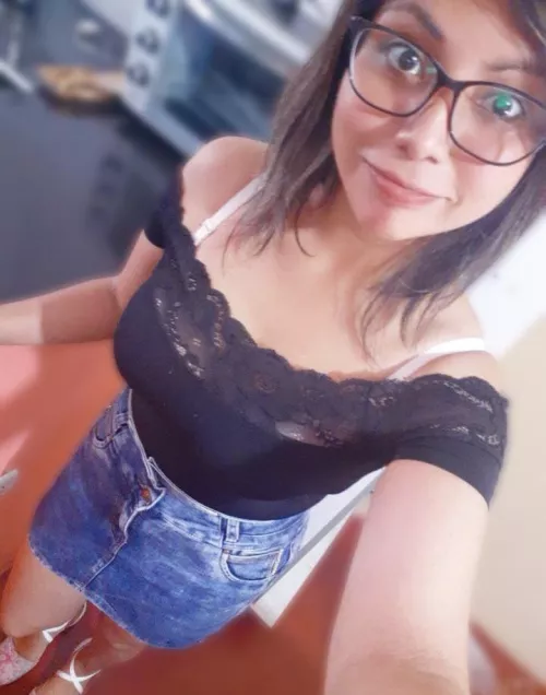 (F) i think i look better with the glasses 🤓