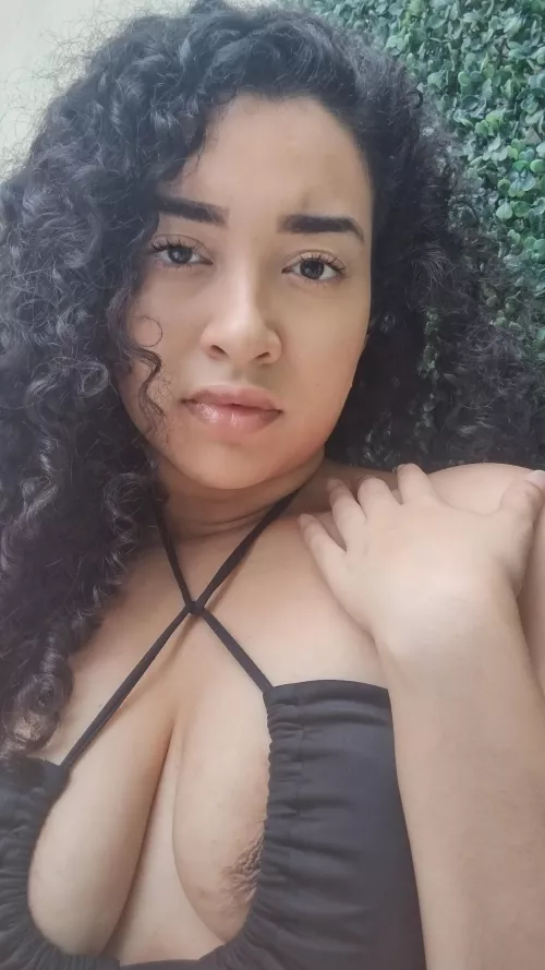 Follow your favorite latina @hone_ymoon99