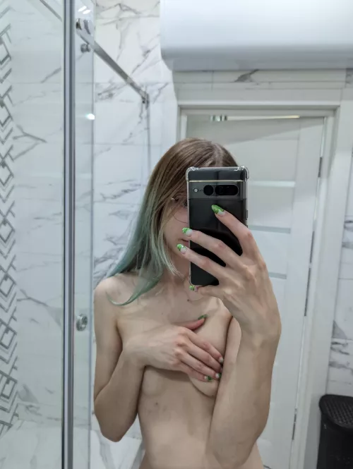 girls with unusual hair turn you on, don't they