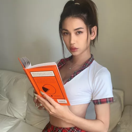 Haiii! Say it back>:(