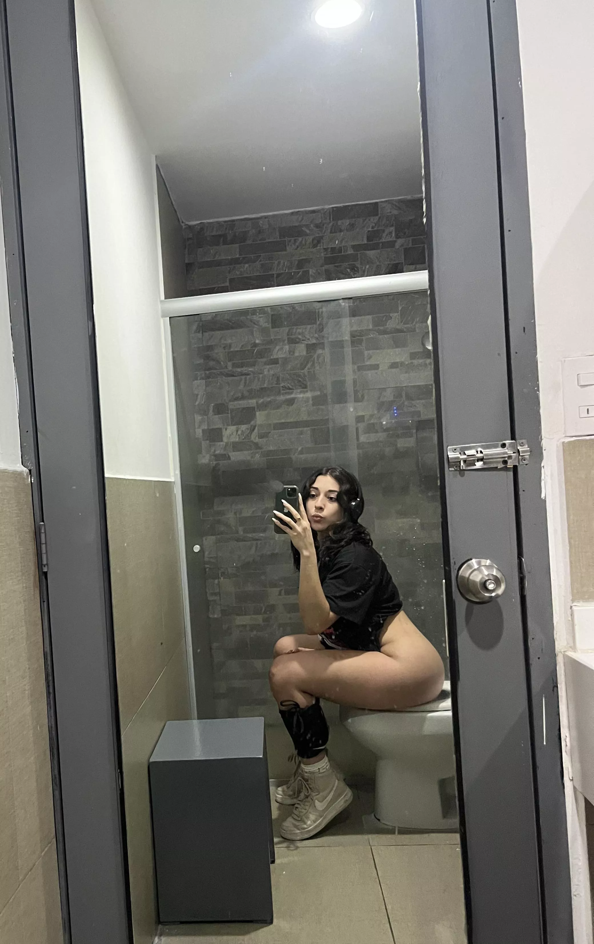 how do we feel about toilet mirror selfies 😋