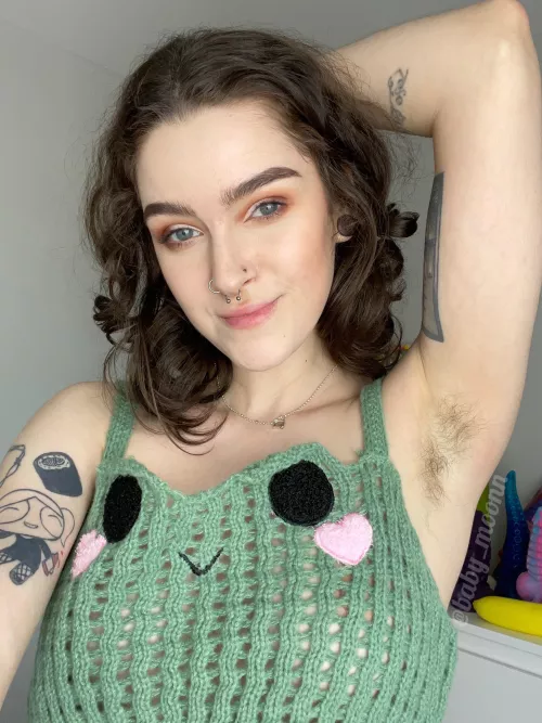 I think this froggy top is soooo cute 🥰