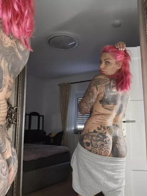 I will always believe tatted girls are the beest .