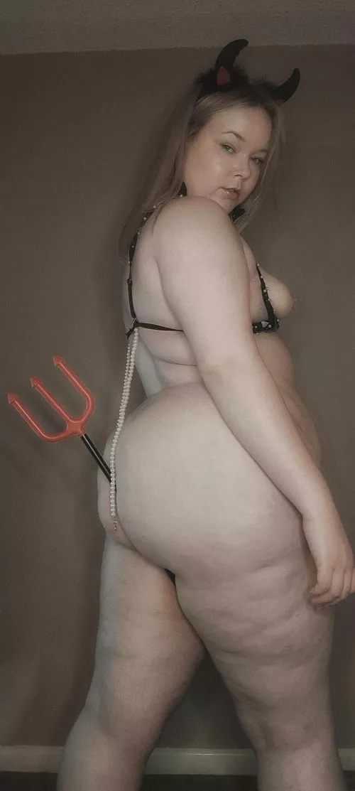 Perfect holding spot for my pitchfork 😈