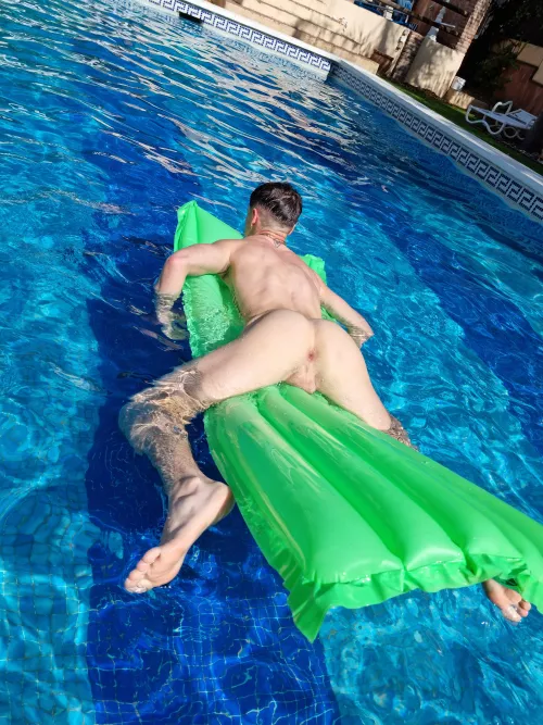 pound per pound bussy in the pool