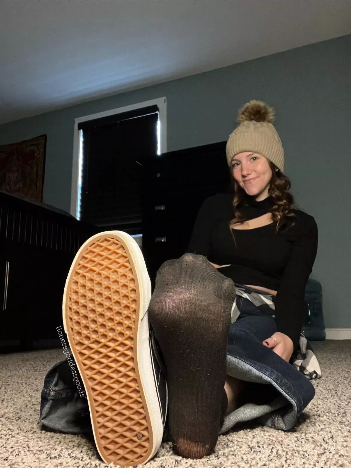 [Selling] Fresh out of my vans. Care for a sniff? Menu & drawer pinned. Free shipping, tracking #, pow photo included