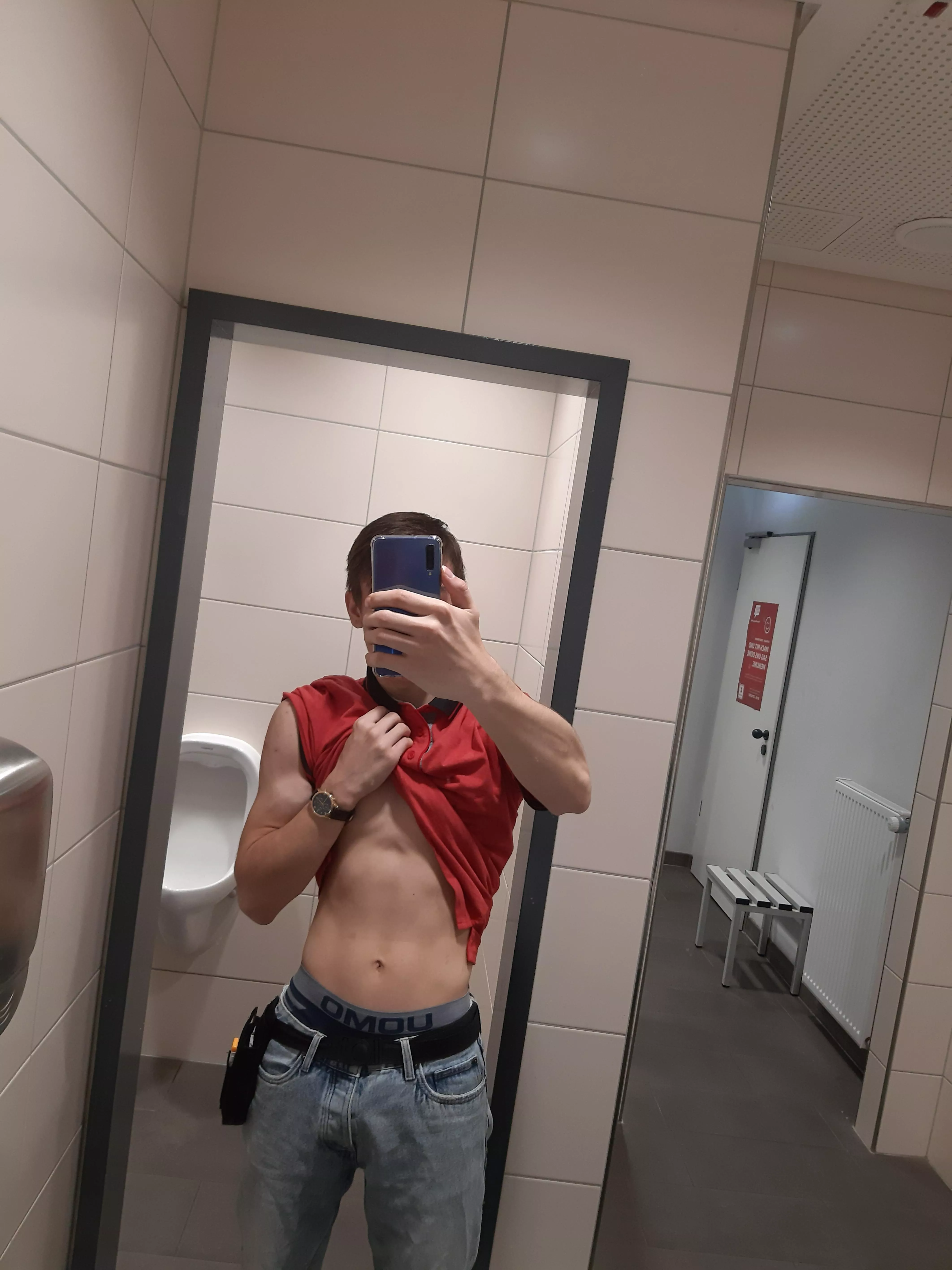 Work is so boring without you 🥱 (m18)