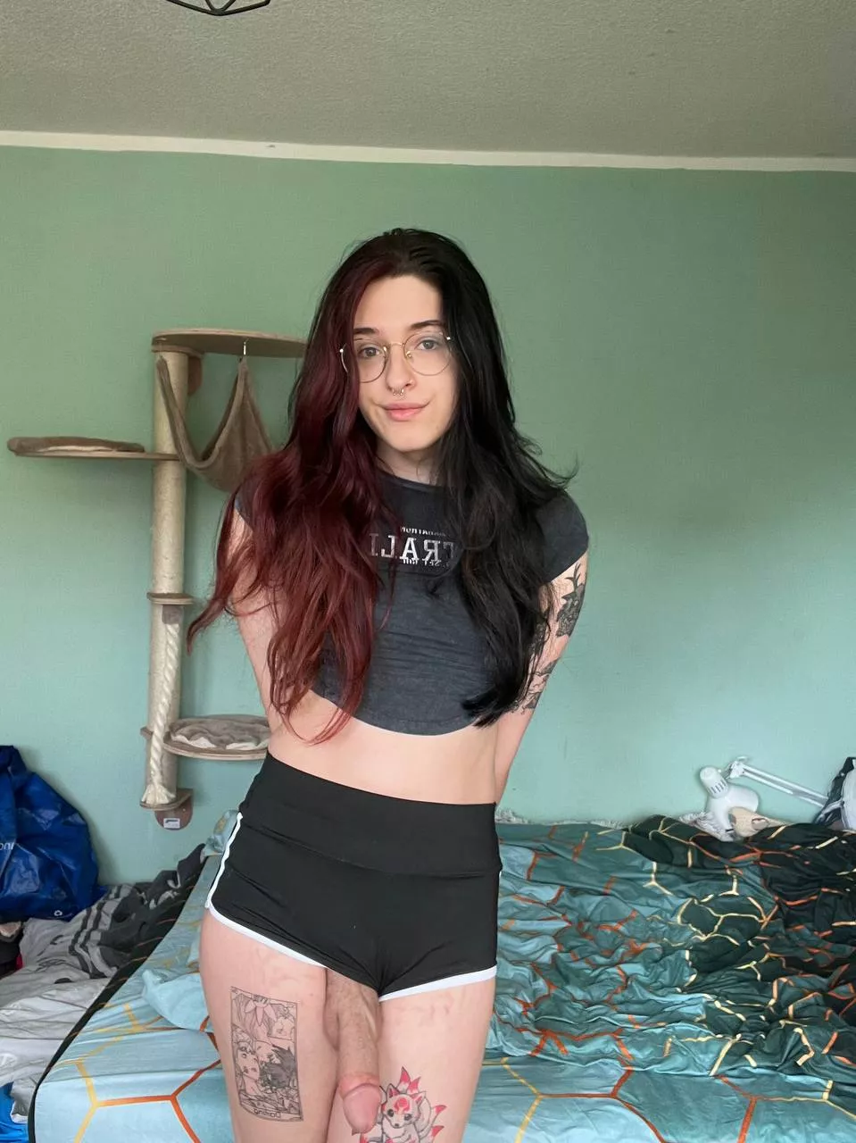 Would you start sucking my girldick if i pulled down my shorts on the first date? 🤭