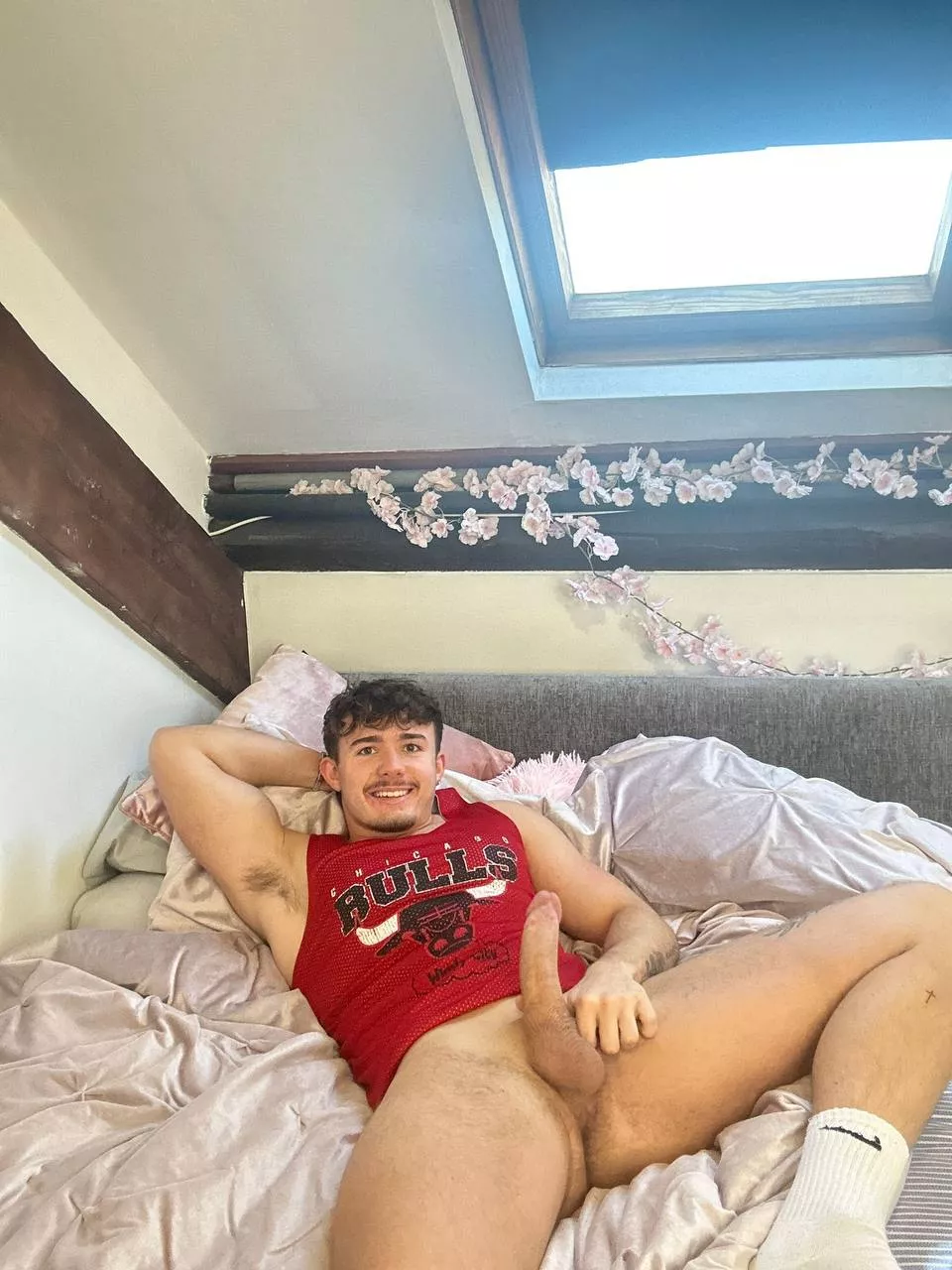 Wyd if you walked in on your roommate like this??