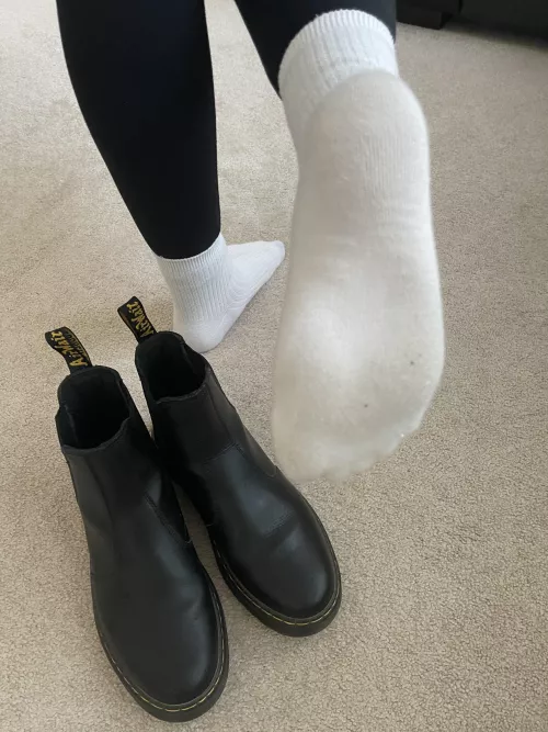 You could cum in my socks and I'll just put on boots on and go on with my day 🖤