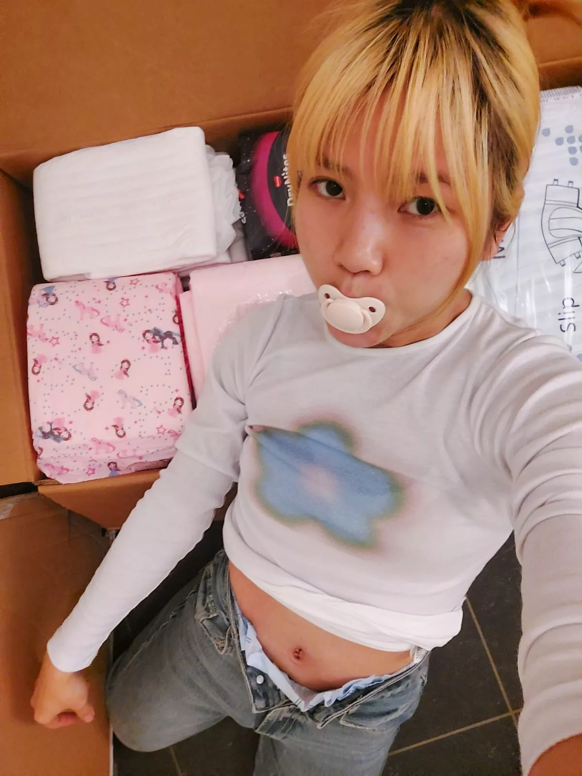 Baby is moving to her new home today 🏡... Packing all my diapees sure is a lot of work 😜