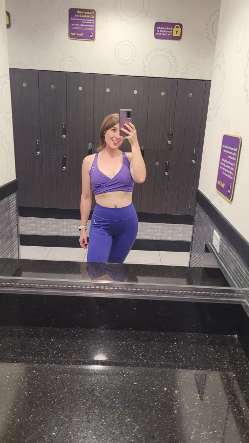 Come fuck me in the gym shower 🚿