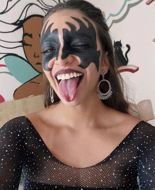 Debora Aladin tongue