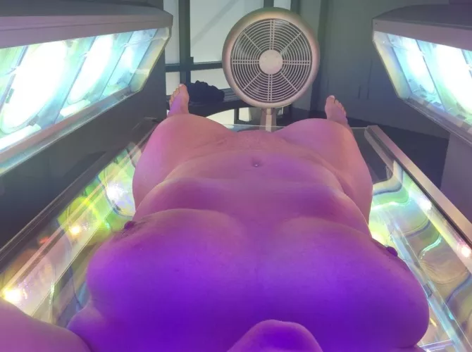 (F) my fiance loves sending me tanning bed pics, what do you think?