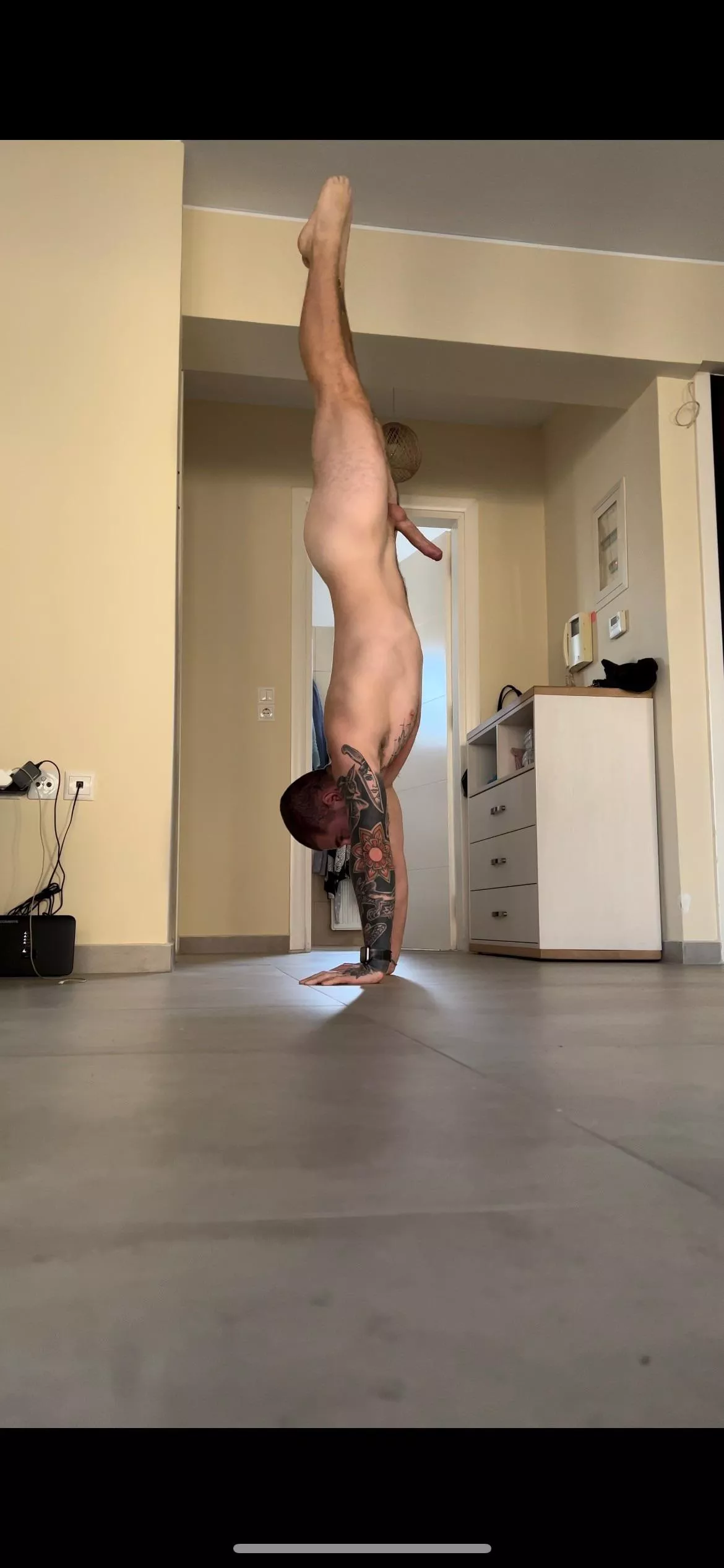 Good handstand mornings!🤸