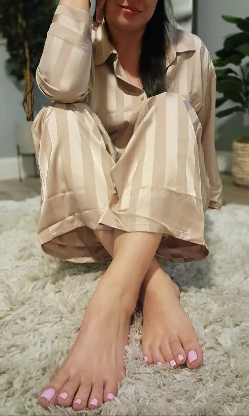 Good morning, do you like my pedicure?