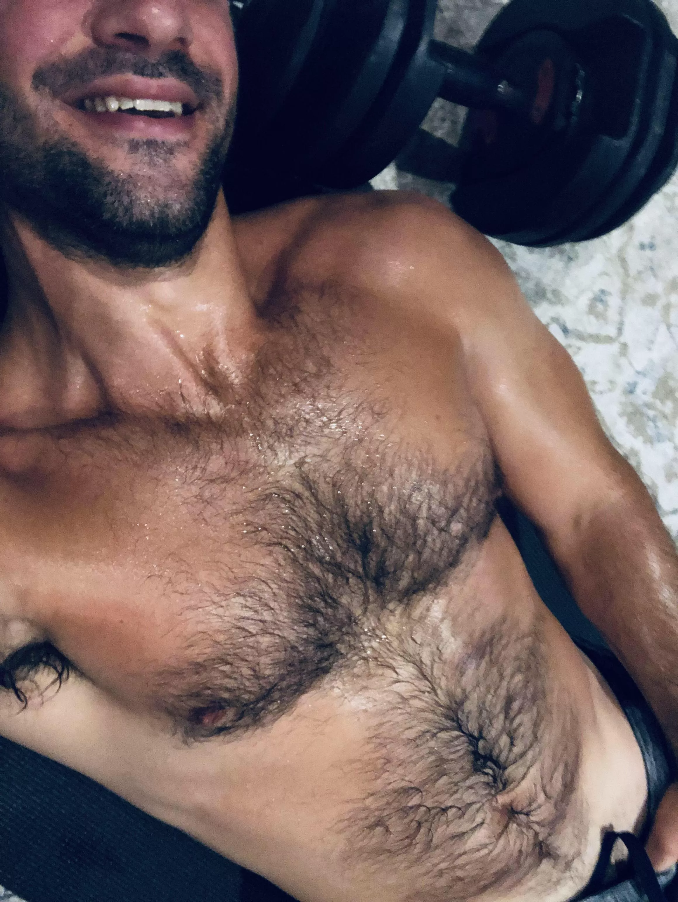 Home workouts hit different 😅 [m]