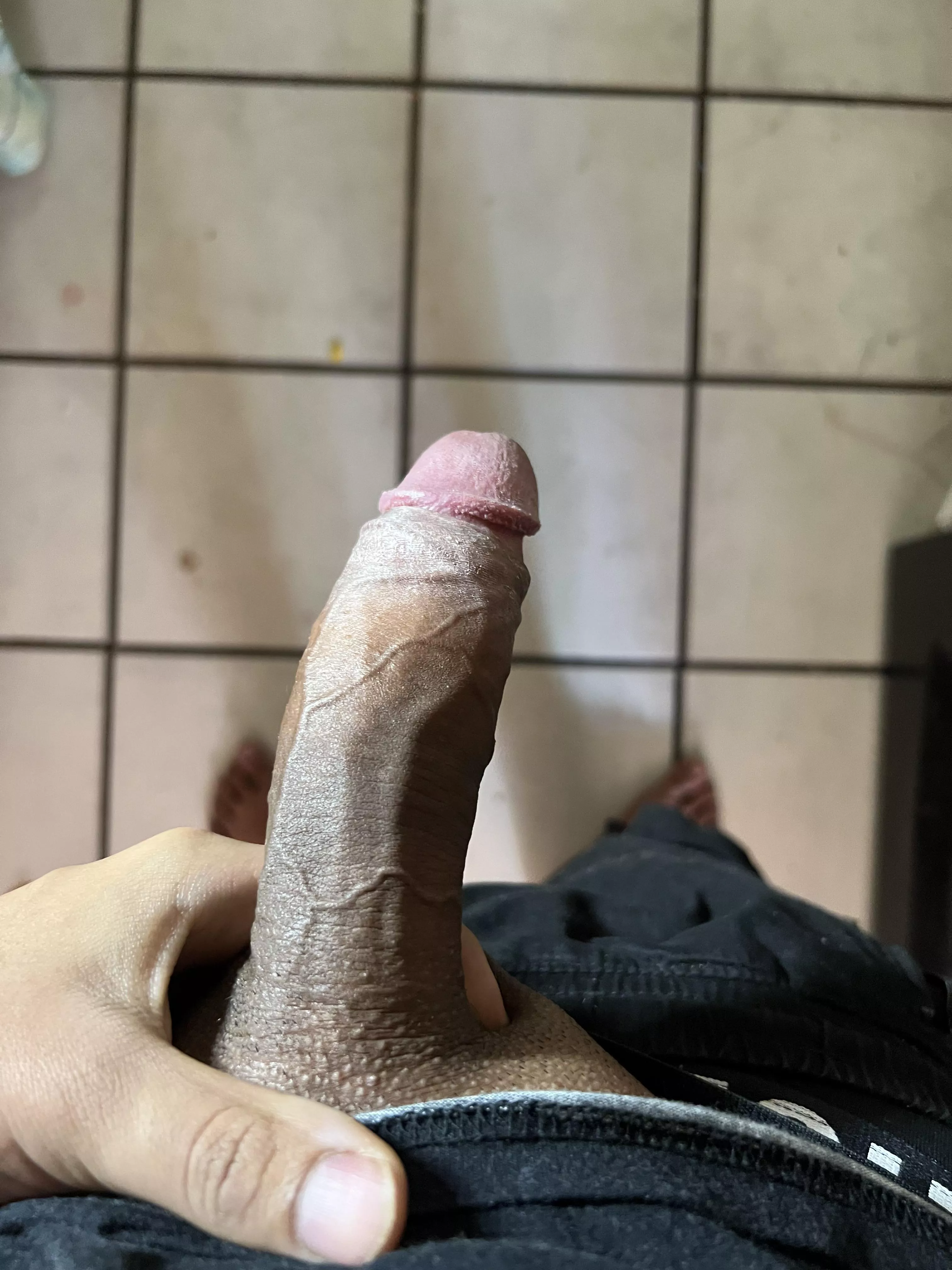 I don’t see why both lips can’t touch this cock😉