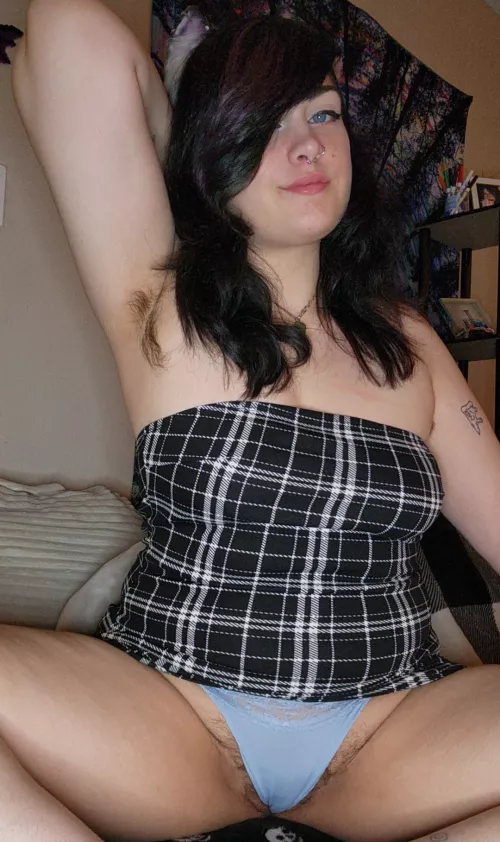 I love how long my pits are getting ♡
