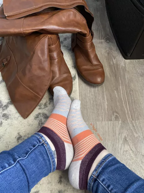 So happy it’s cold enough to wear my boots 🍂