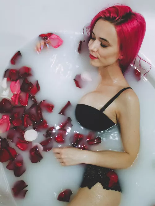 So nice bathtime, so relaxing and romantic